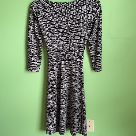 Wrap style dress - Picture 4 of 9